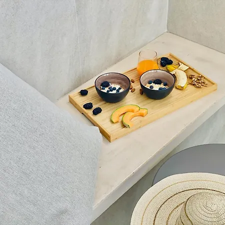 Canaryislandshost L Boya