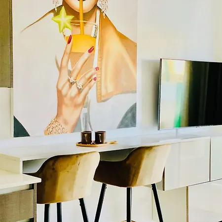 Canaryislandshost L Boya *