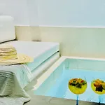 Canaryislandshost L Boya