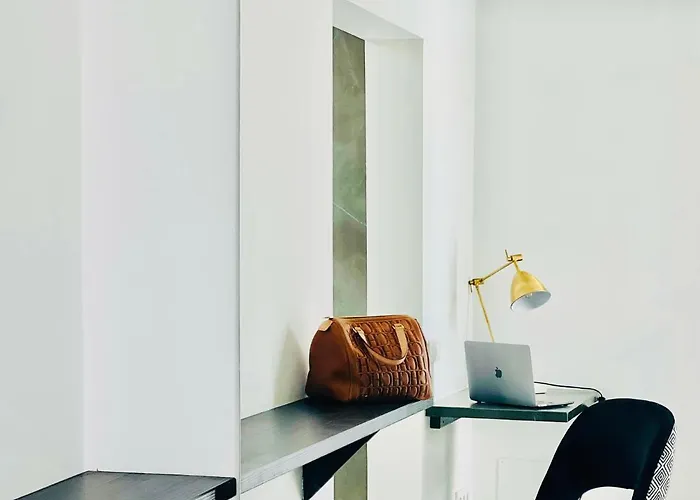 Canaryislandshost L Boya